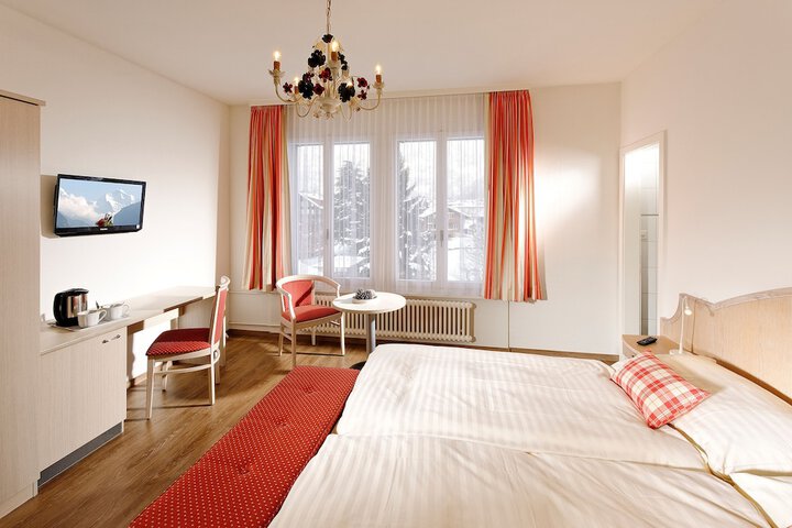 Room 12 of 37