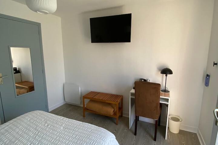 Room 16 of 122