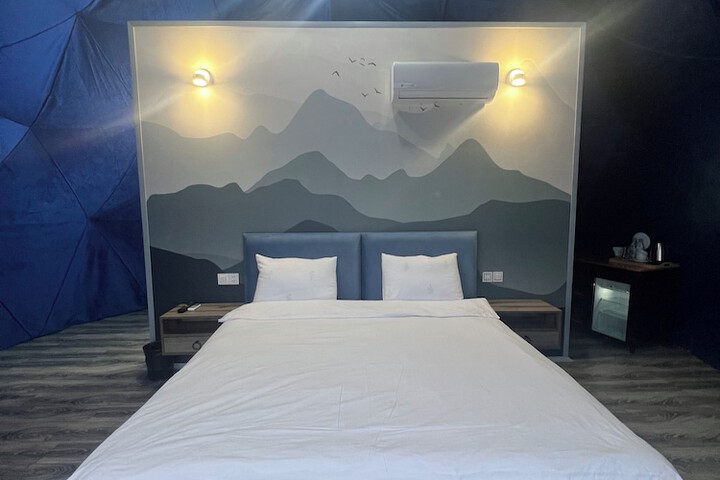 Room 2 of 24