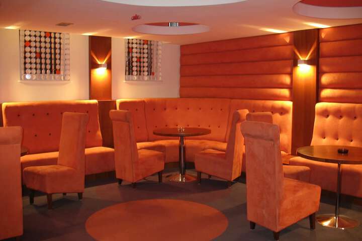 Lounge 35 of 46