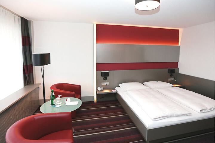 Room 4 of 81