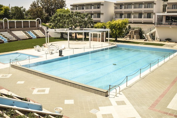 Hotel Pool