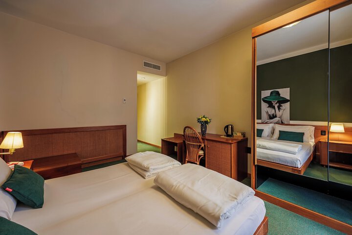 Room 16 of 57