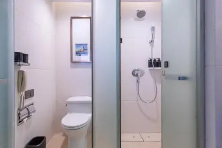 Room 9 of 28