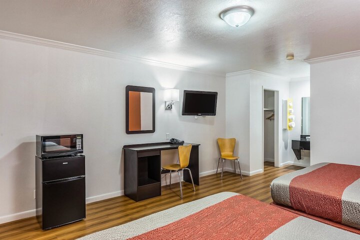 Room 14 of 29