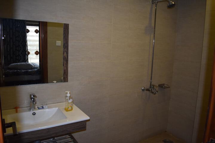 Room 10 of 12