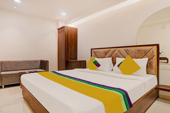 Room 10 of 28