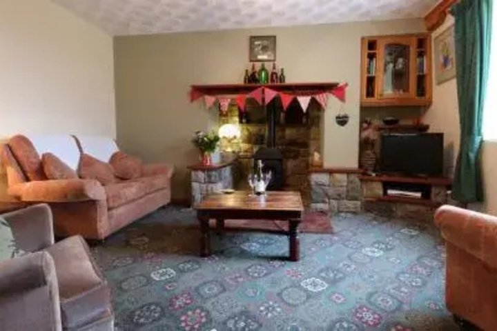 Room 4 of 8