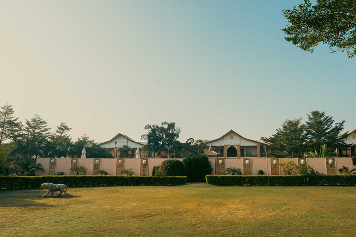 Hotel Exterior 91 of 101