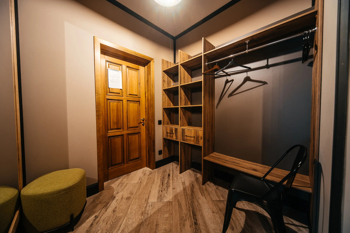 Room 4 of 20