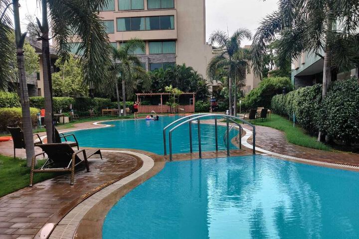 Pool Hotel