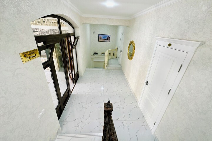 Ballroom/Hall 38 of 49