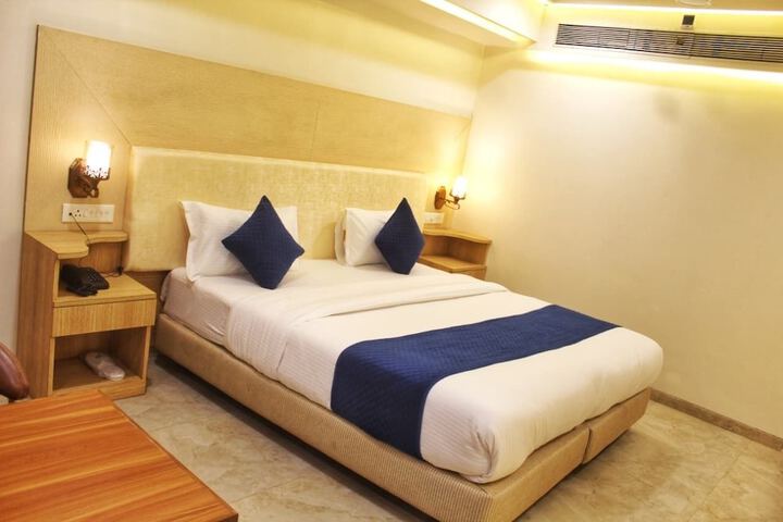Room 15 of 34