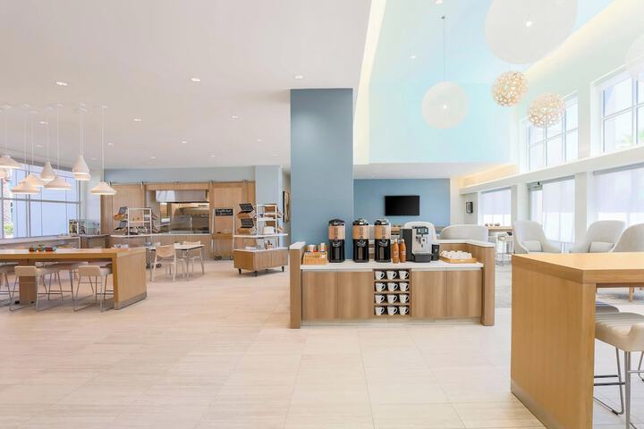 Lobby lounge