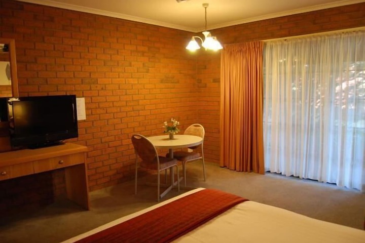 Room 17 of 38