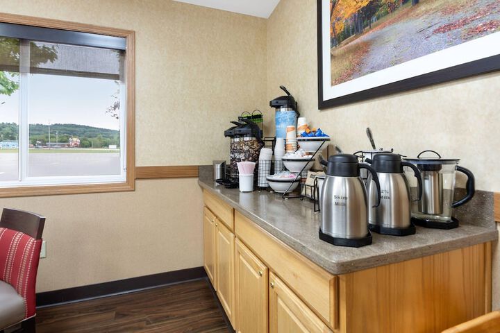 Breakfast/Coffee Service 32 of 34