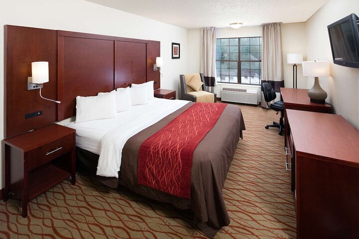 1 King Bed (1 of 10)
