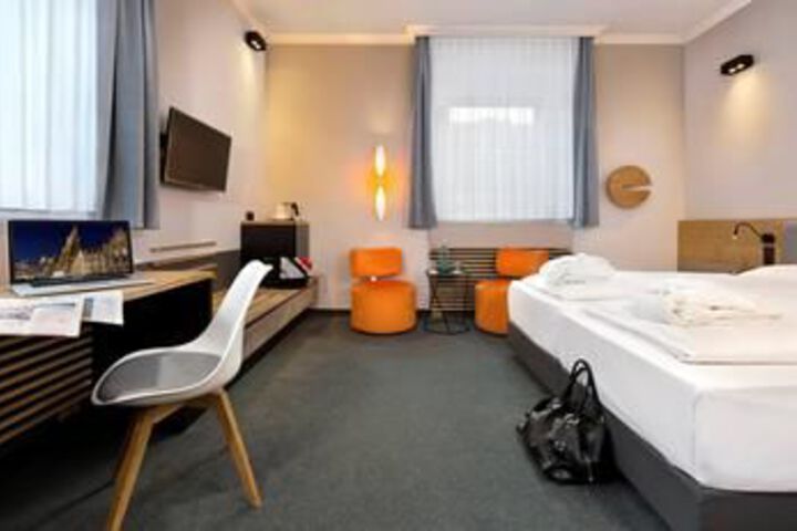 Room 33 of 58