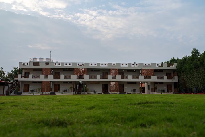 Hotel Exterior 47 of 48