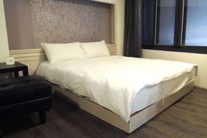 Room 18 of 37