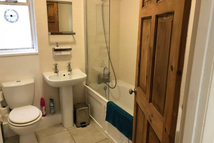 Room 6 of 14
