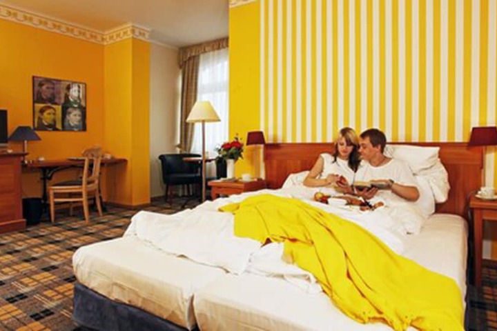 Room 8 of 37