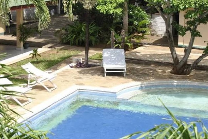 Pool 4 of 8