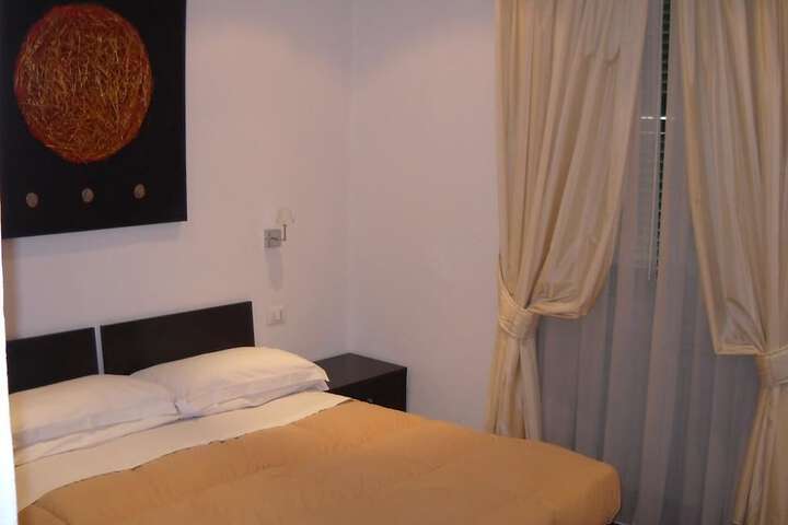 Room 10 of 14