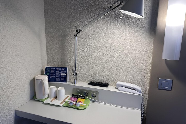 Room 9 of 39