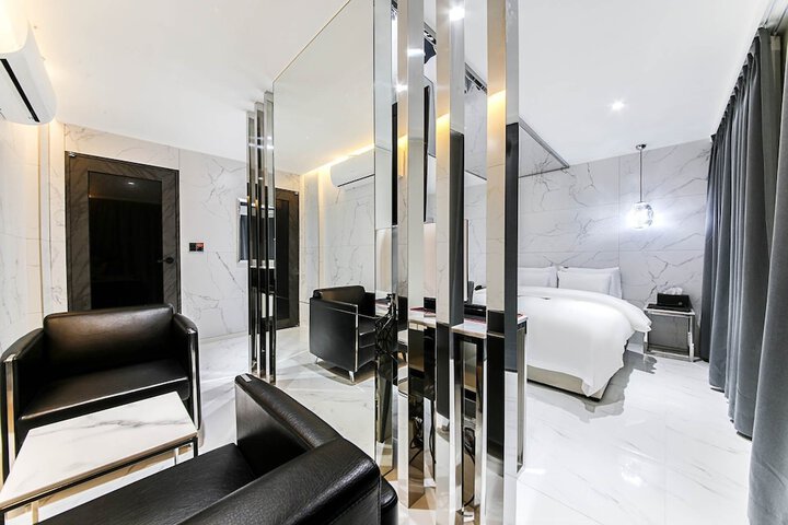 Room 12 of 29