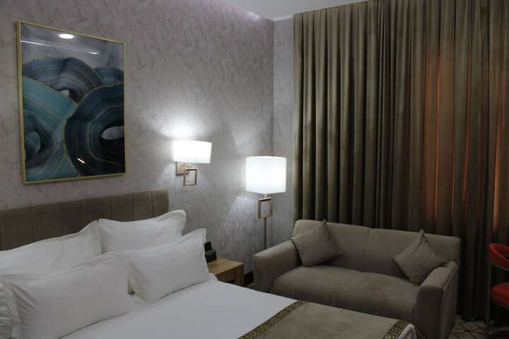 Room 6 of 49