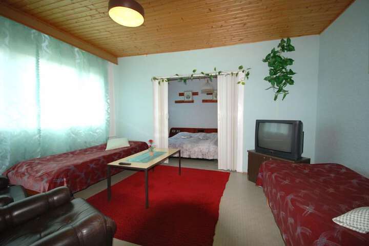 Room 8 of 28