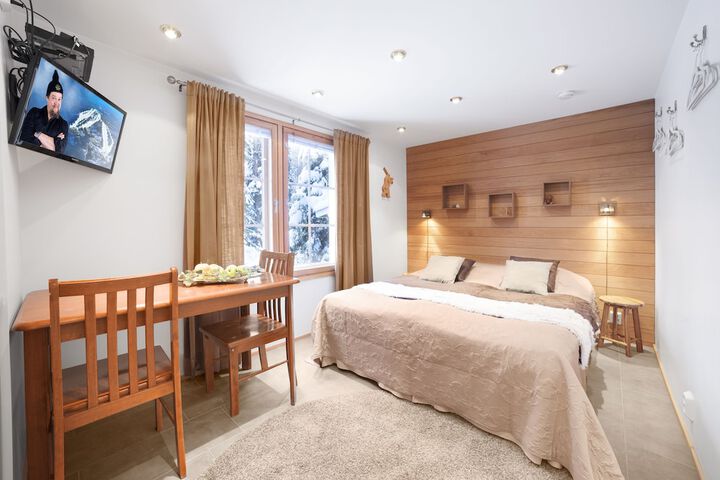 Room 2 of 28