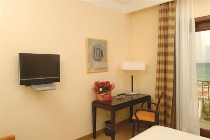 Room 8 of 26