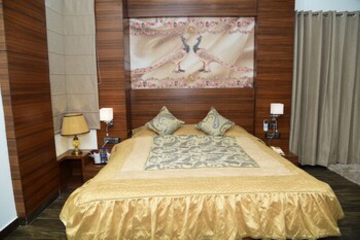 Room 25 of 28