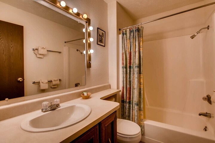Room 14 of 28