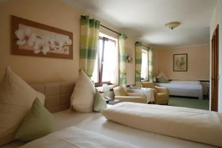 Room 4 of 7