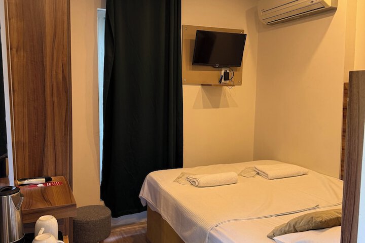 Room 28 of 61