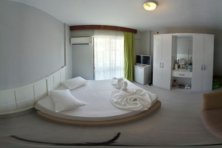 Room 3 of 13