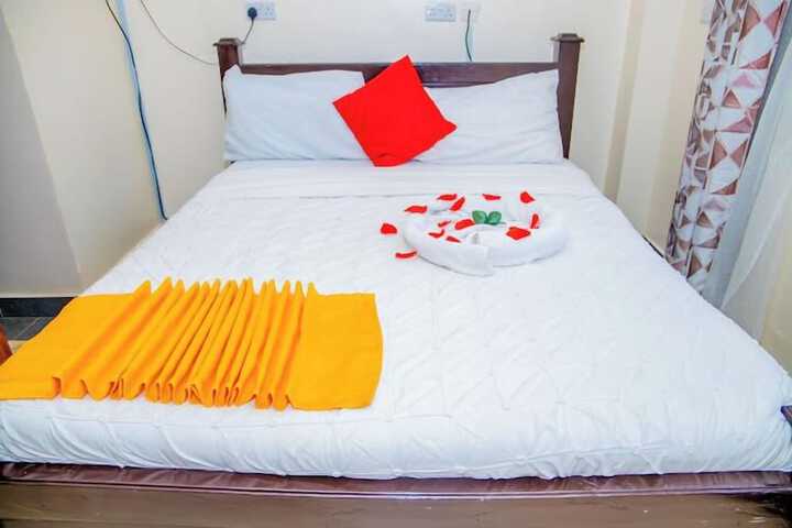 Room 18 of 28