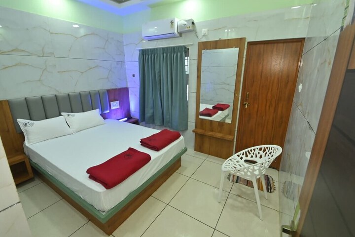 Room 6 of 10