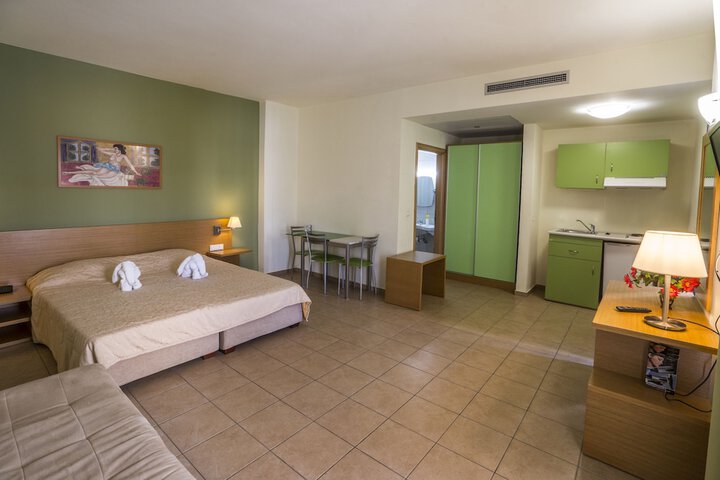 Room 9 of 36