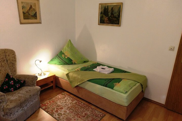 Room 10 of 14
