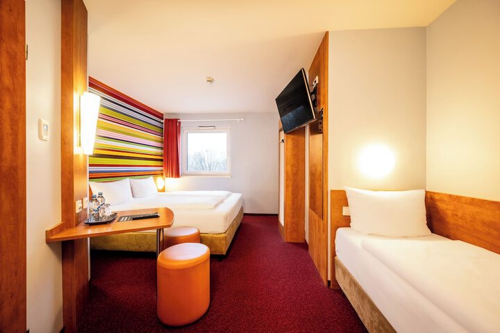 Room 30 of 86