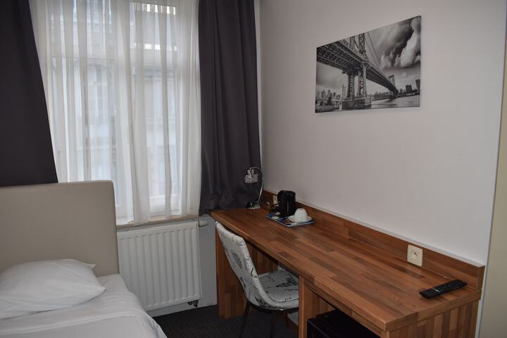 Room 13 of 70