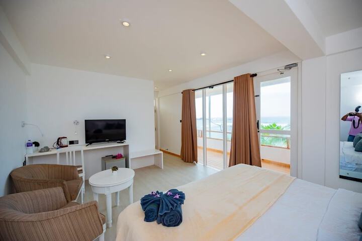 Room 4 of 7