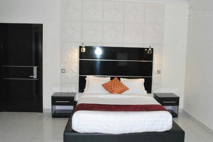 Room 6 of 26