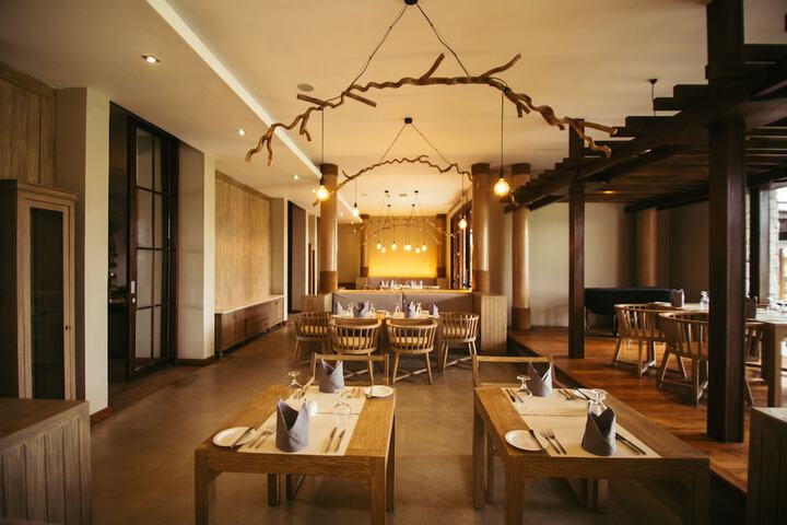 Dining 53 of 75