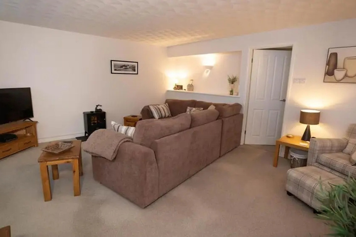 Room 4 of 11