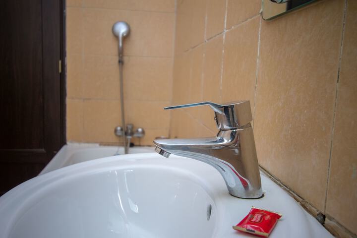 Room 9 of 34